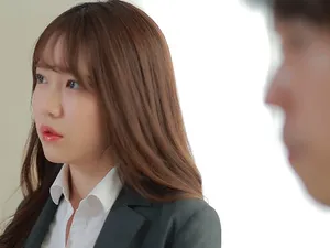 Anh chồng nhút nhát đưa vợ cho sếp địt vì sợ bị sa thải