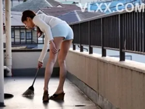 CJOD-262 Vào ngày rụng trứng, người phụ nữ đã kết hôn có bộ ngực lớn Tsubaki Rika, tràn đầy ham muốn và mồ hôi, đã dụ dỗ hàng xóm quan hệ tình dục và xuất tinh vào âm đạo với cô ấy. Tsubaki Rika