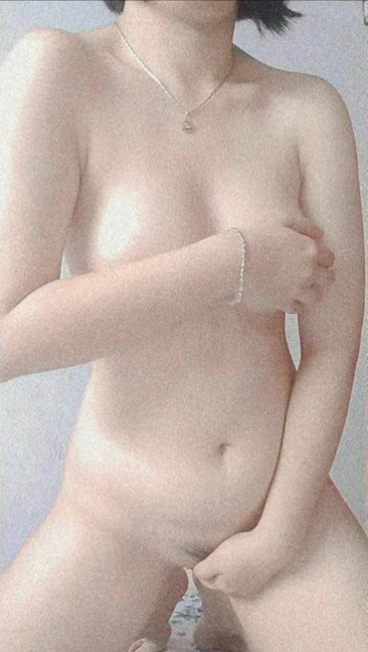 A woman who cheats on her boyfriend without being detected while on the phone with him.