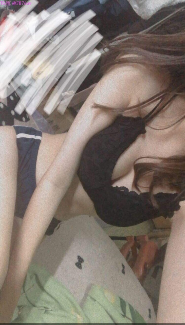 Thiếu thốn, vợ yêu lén lút với tên thợ sửa điều hòa