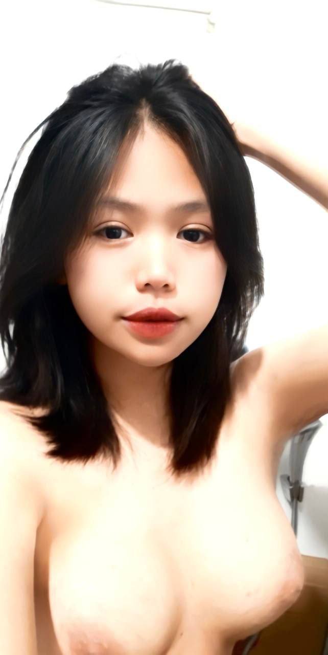 Asian babe gets dildoed